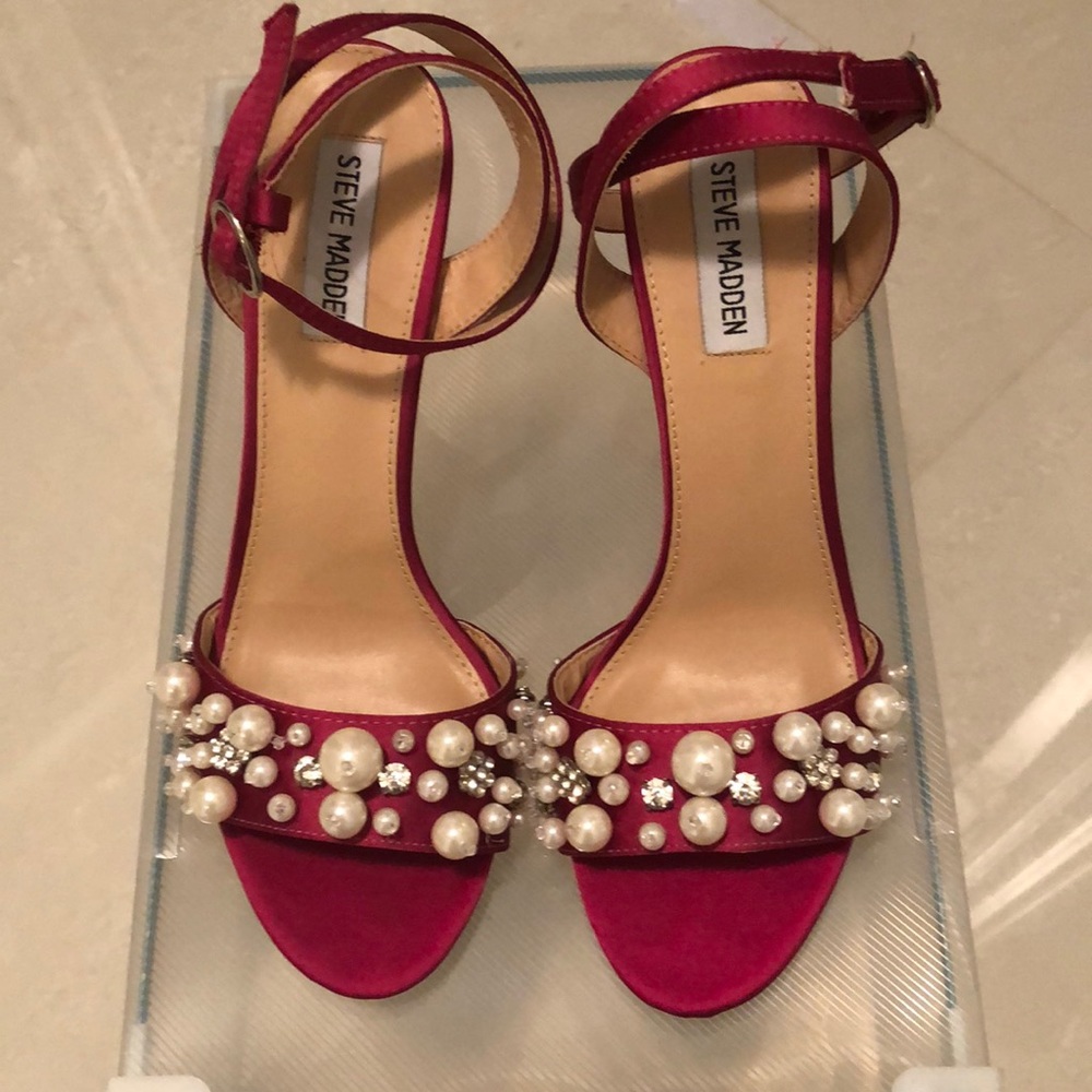 Satin pink shoes with pearls!